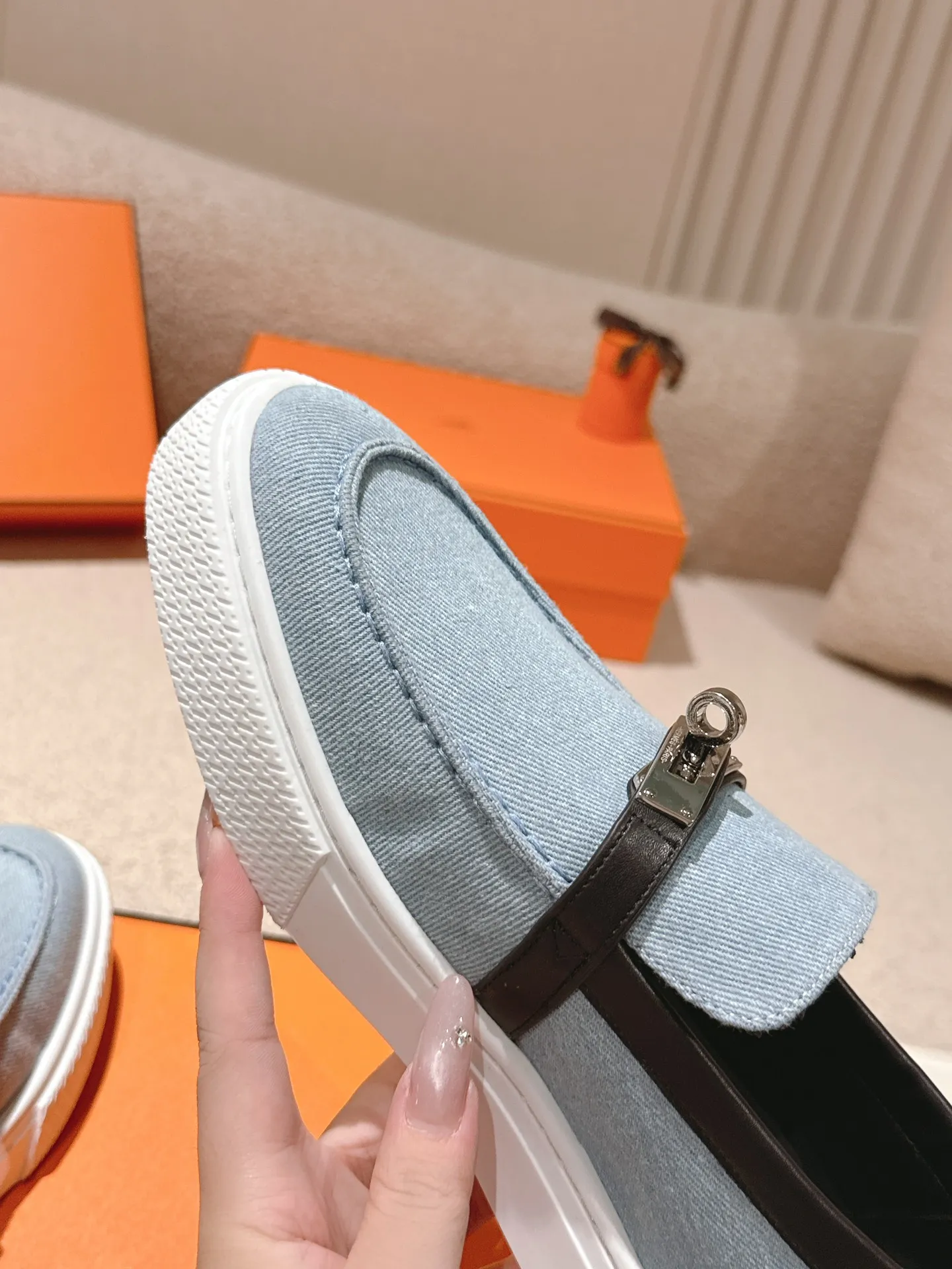 Men's shoes 💰640💰 Hermes# New Kelly buckle thick-soled loafers. Upper: cowhide/suede material. Lining: sheepskin lining. Outsole: exclusive molded outsole. Size: women's size 35-40, men's size 39-45 (female 41/male 46 customized, non-refundable)